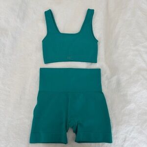 SET Active Sculptflex Tropic Box cut bra and Biker short — size XSmall